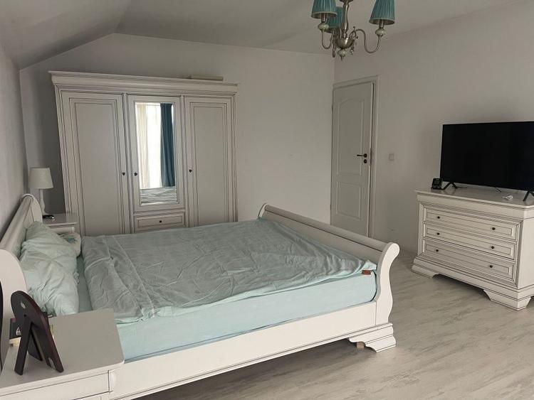 Casă individuală cu 4 camere cu Piscina în Exterior Est