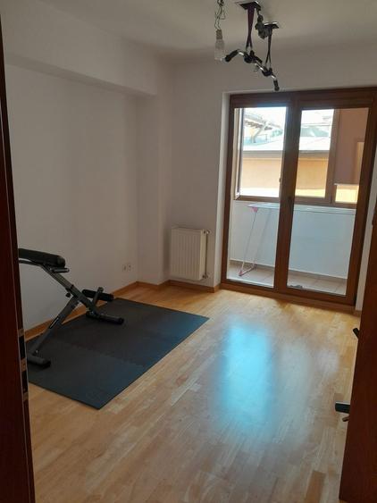 Apartament cu 3 camere decomandat, mobilat în Calea Călărașilor