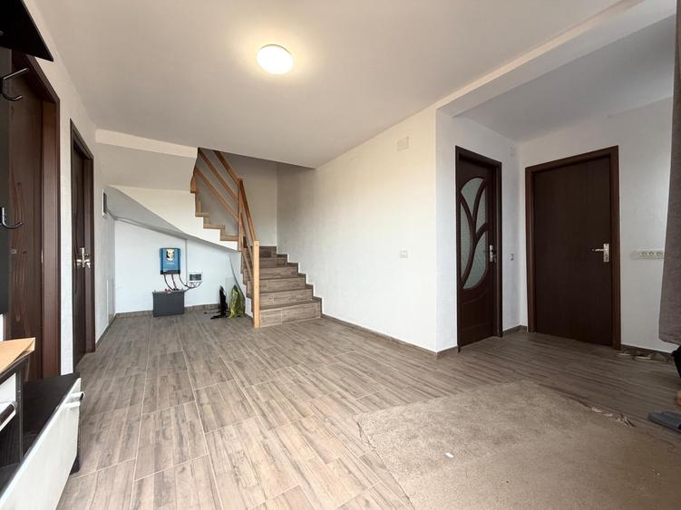 Duplex cu 5 camere cu Teren 380 Mp în Chișoda