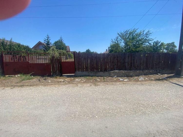 Teren de 817 mp, în Corbu