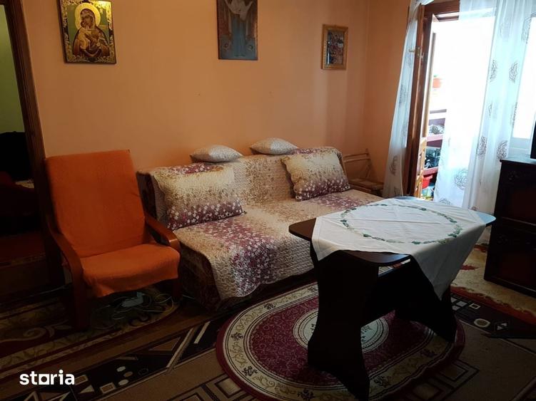 Apartament cu 3 camere semidecomandat în Central