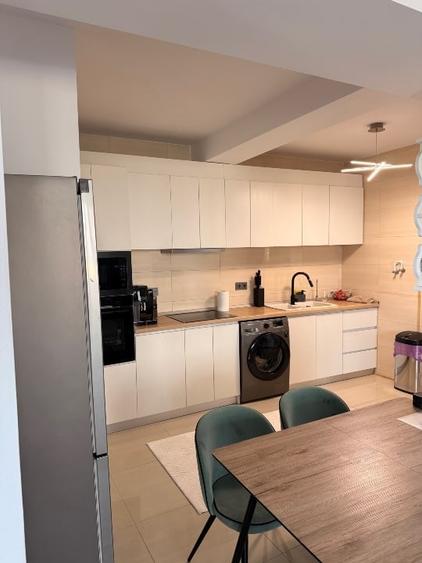 Apartament cu 3 camere decomandat, mobilat în Central