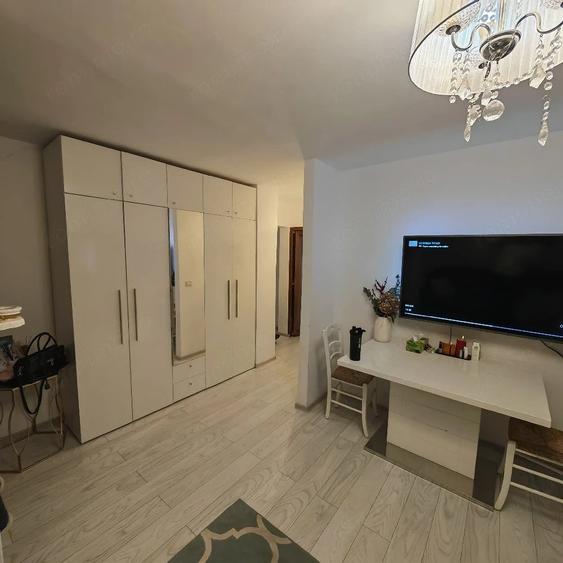 Apartament cu 3 camere decomandat, mobilat în Steaua