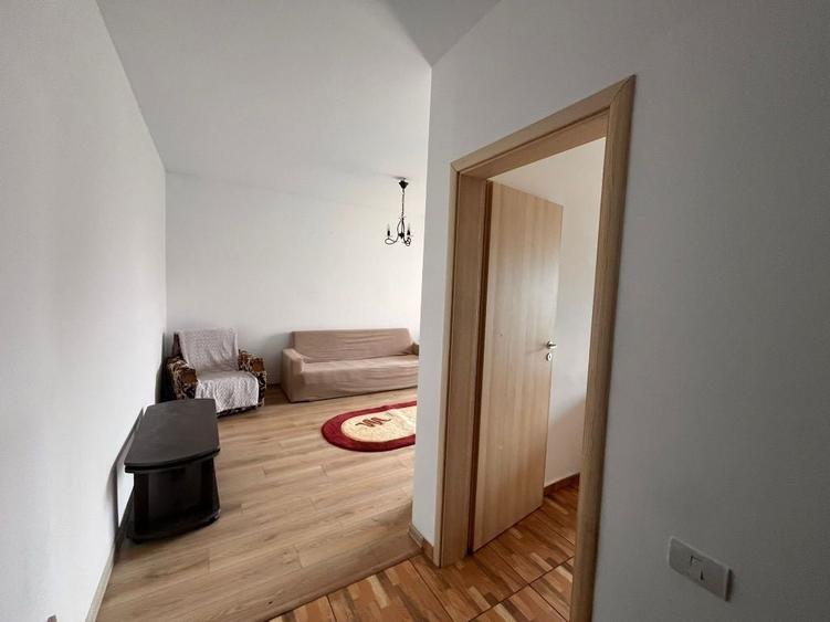 Apartament cu 2 camere decomandat în Roșu