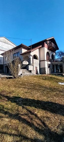 Casă cu 5 camere cu Teren 700 Mp în Zamora