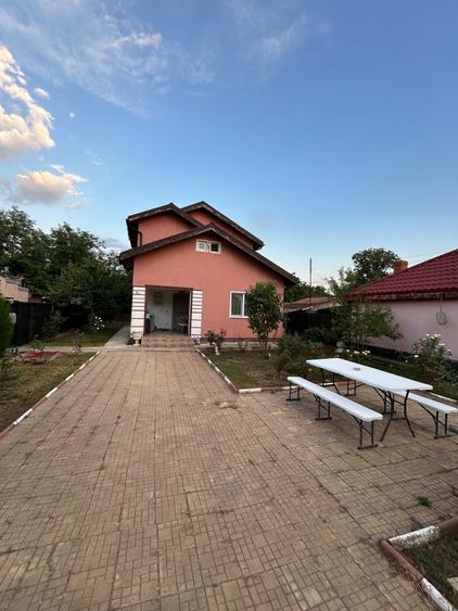 Casă cu 4 camere în Dascălu