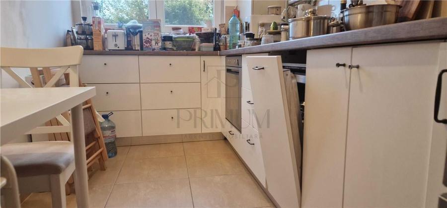 Apartament cu 3 camere decomandat, mobilat în Dumbrăvița