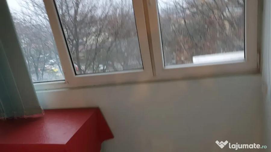 Garsonieră semidecomandată în Apărătorii Patriei