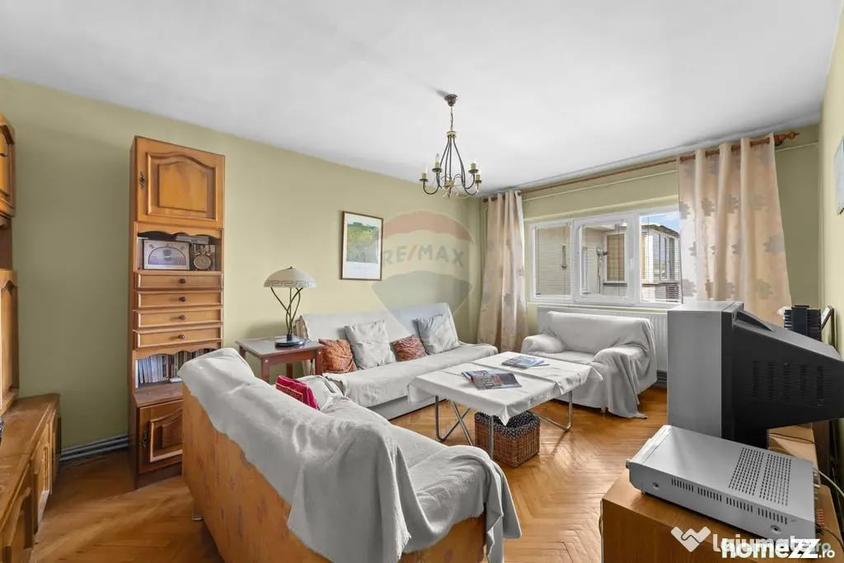 Apartament cu 3 camere decomandat în Podgoria