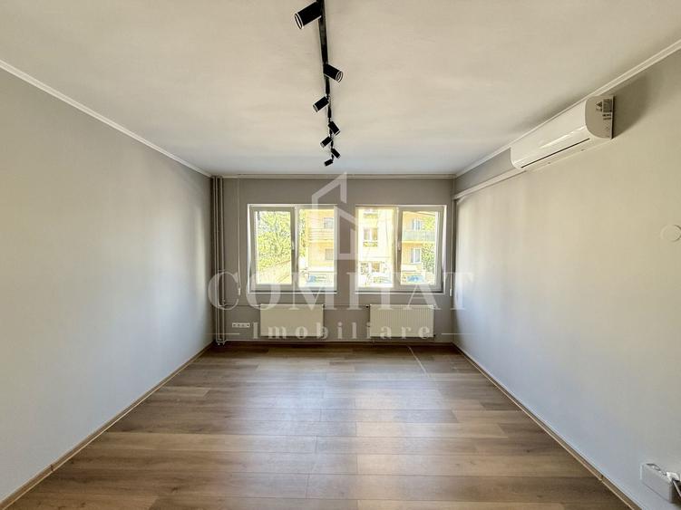 Birou, de 42.689998626709 mp, în Zorilor