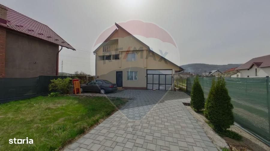 Casă cu 4 camere cu Teren 938 Mp în Sud