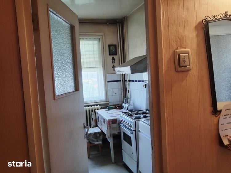 Apartament cu 3 camere semidecomandat în Andrei Mureșanu