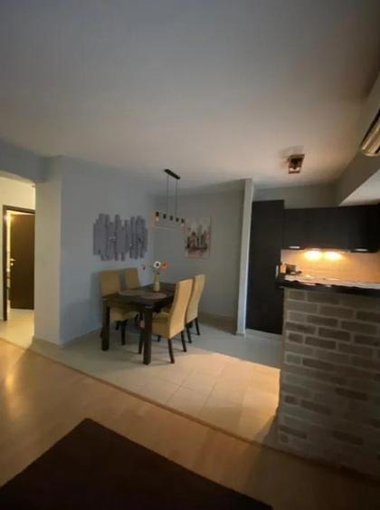 Penthouse cu 3 camere semidecomandat în Tătărași