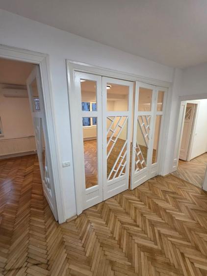 Birou, de 100 mp, în P-ța Unirii