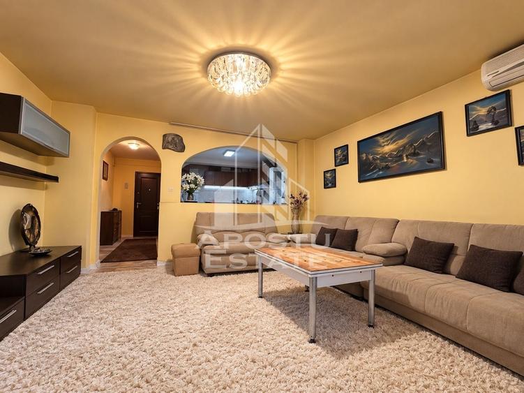 Apartament cu 3 camere decomandat în Girocului