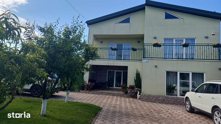 Casă cu 7 camere cu Teren 617 Mp în Cobadin