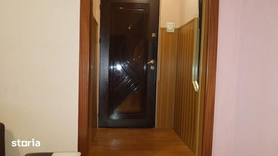 Apartament cu 4 camere semidecomandat în Ferentari