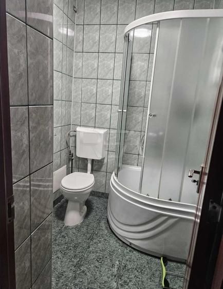 Apartament cu 3 camere semidecomandat, mobilat în Gorjului