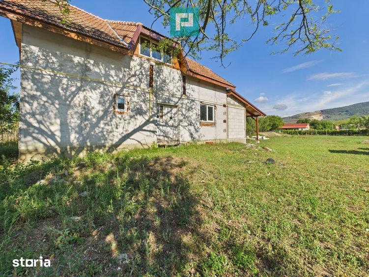 Casă cu 5 camere cu Teren 1260 Mp în Central