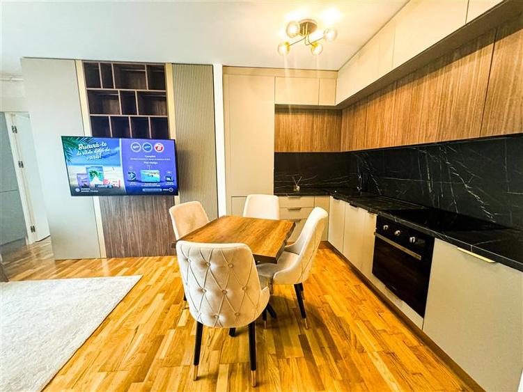 Apartament cu 3 camere semidecomandat, mobilat în Floreasca