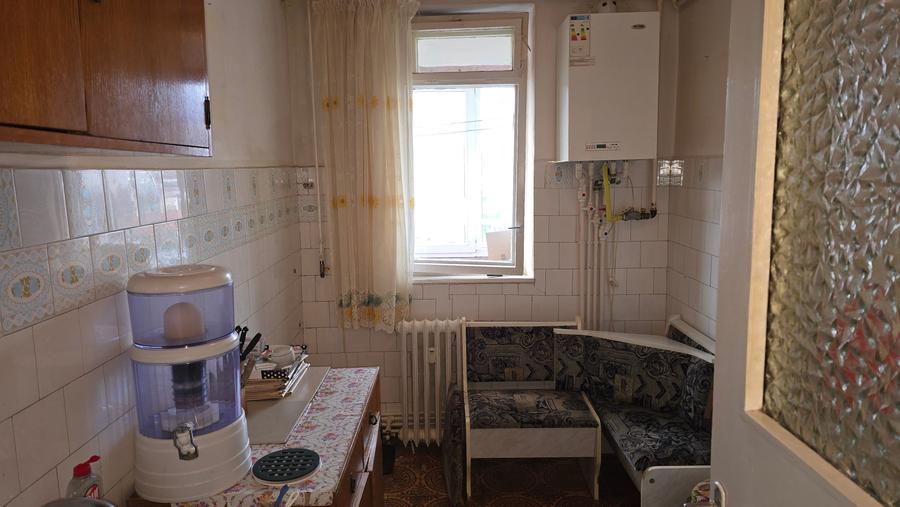 Apartament cu 3 camere decomandat în Bălcescu