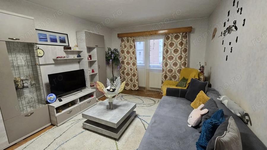 Apartament cu 3 camere decomandat în Alfa
