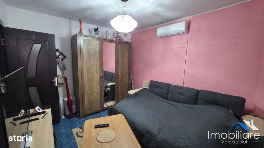 Spațiu comercial, de 51 mp, în Petros