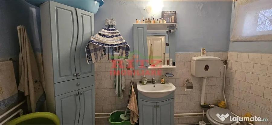 Casă cu 7 camere cu Teren 1756 Mp în Caracal