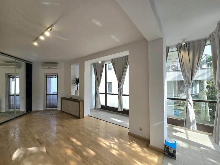 Apartament cu 5 camere în Nordului