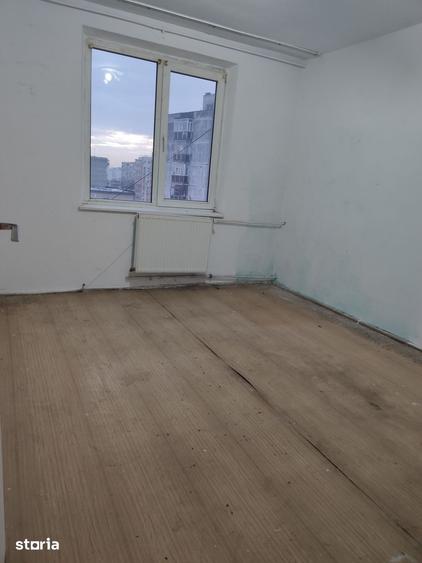 Apartament cu 3 camere decomandat în Rahova
