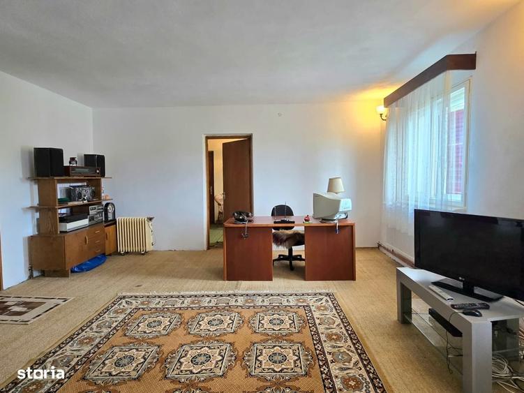 Casă cu 4 camere în Dumirești