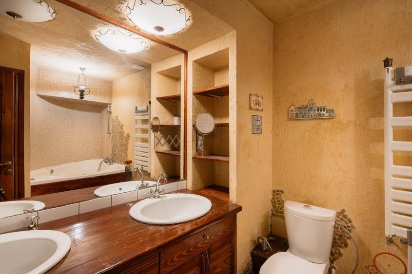 Apartament cu 5 camere decomandat, mobilat în Gară