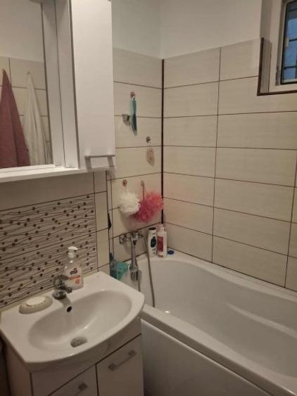Apartament cu 3 camere decomandat, mobilat în Colentina