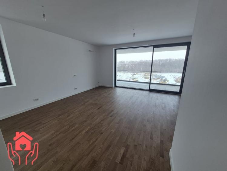 Apartament cu 3 camere decomandat, mobilat în Băneasa