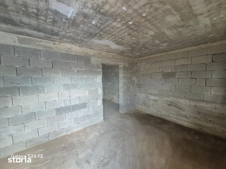 Casă cu 8 camere cu Teren 800 Mp în Central