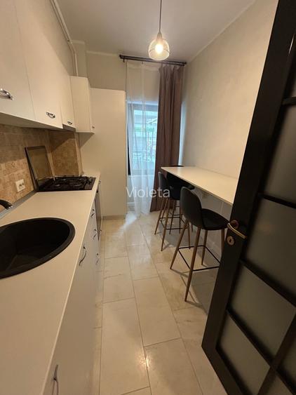 Inchiriez apartament 2 camere (loc parcare inclus) Royal Town - Iasi