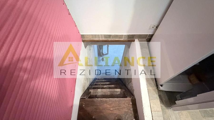 Casă individuală cu 4 camere cu Canalizare în Berceni