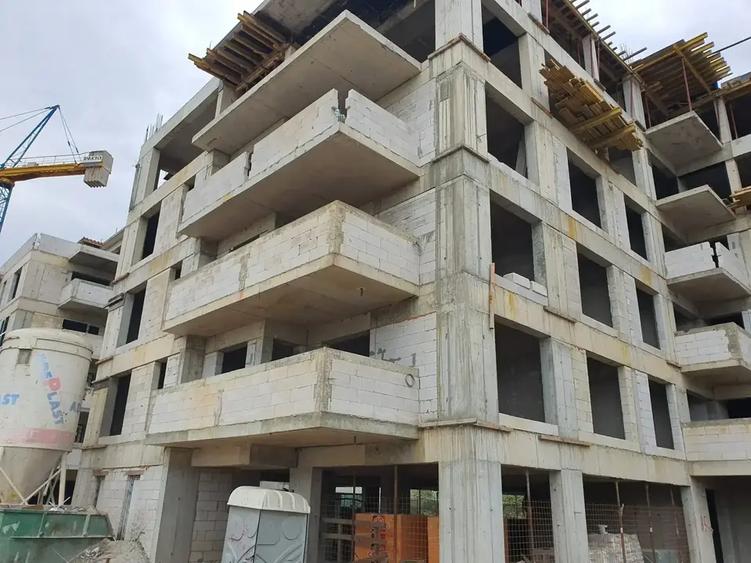 Apartament cu 4 camere decomandat în Theodor Pallady