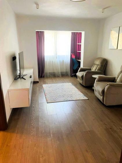 Apartament cu 3 camere semidecomandat în Central