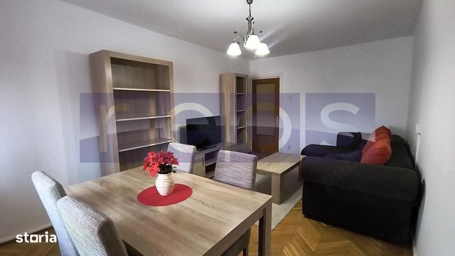 Apartament cu 4 camere decomandat în P-ța Victoriei