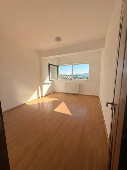Apartament cu 3 camere decomandat în Independenței