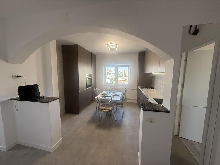 Apartament cu 2 camere decomandat în Vitan