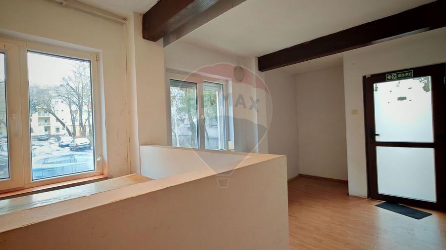 Apartament cu 5 camere decomandat în Aviației