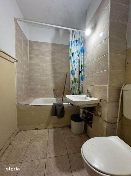 Apartament cu 4 camere semidecomandat în Berceni
