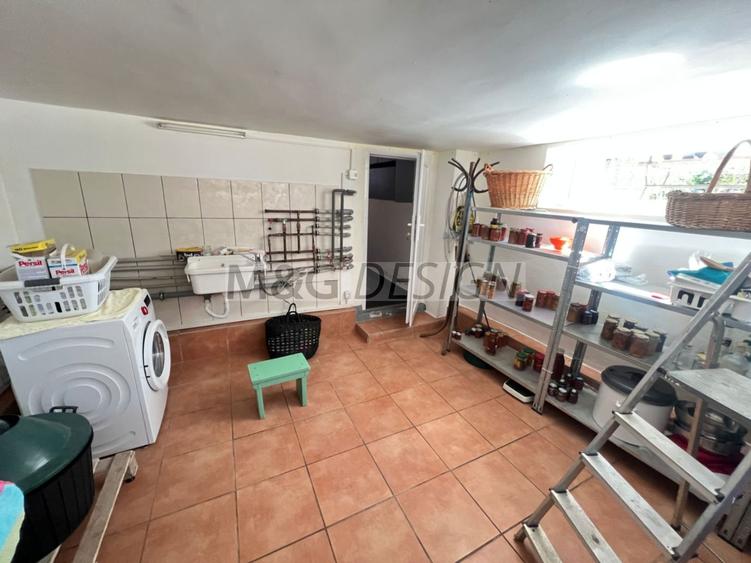 Casă individuală cu 6 camere cu Canalizare în Dorobanților