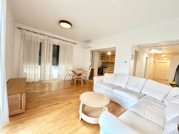 Apartament cu 3 camere decomandat, mobilat în Iancu Nicolae