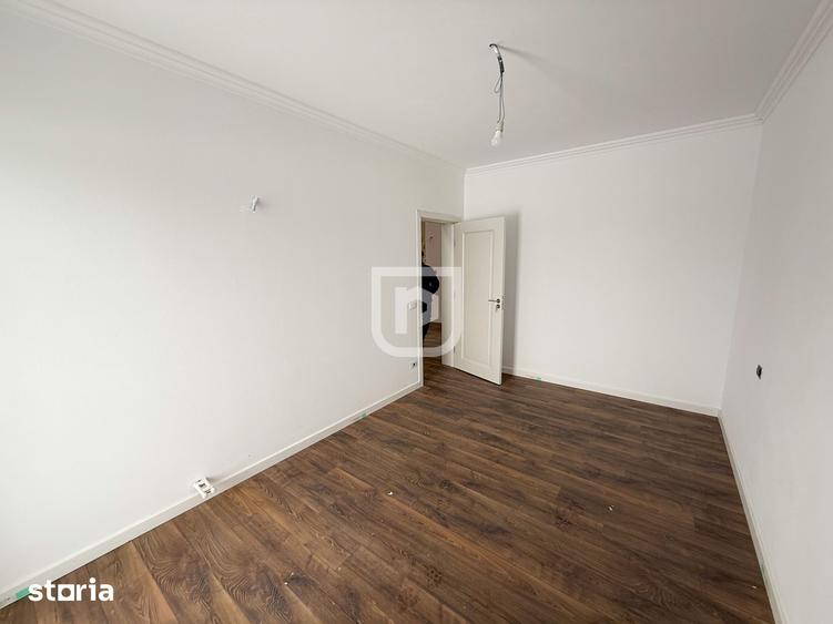 Casă cu 8 camere cu Teren 2650 Mp în Ițcani