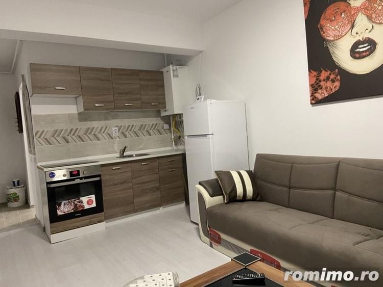 Apartament cu 3 camere semidecomandat în Lipovei