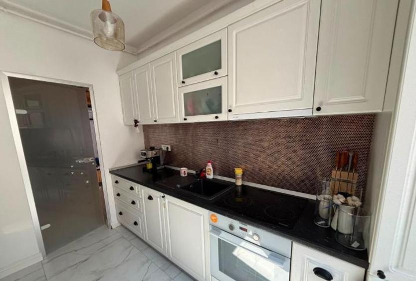 Apartament cu 3 camere decomandat, mobilat în Parcul Carol