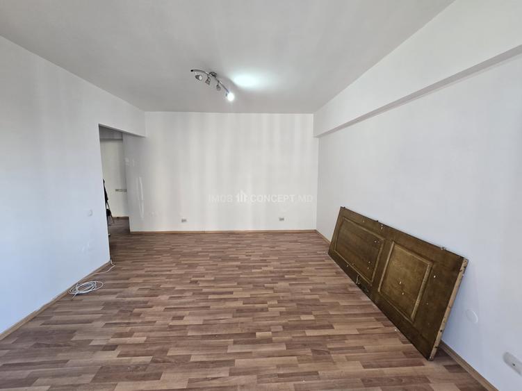 Apartament cu 3 camere decomandat în P-ța Mihai Viteazu